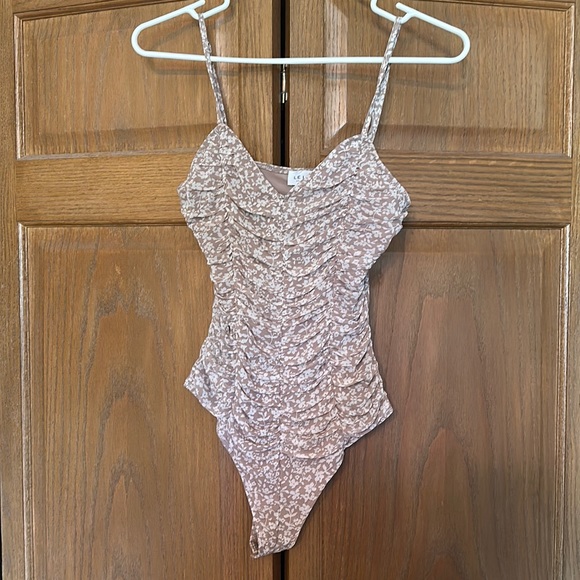 Le Lis Floral Bodysuit Light Pink/Dusty Rose - Picture 2 of 6